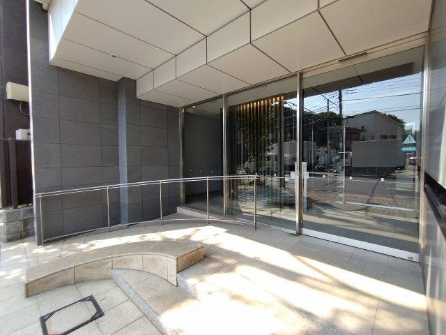 サンクタス旧古河庭園のエントランス