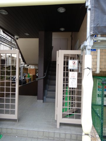 ワコー千石マンションのエントランス