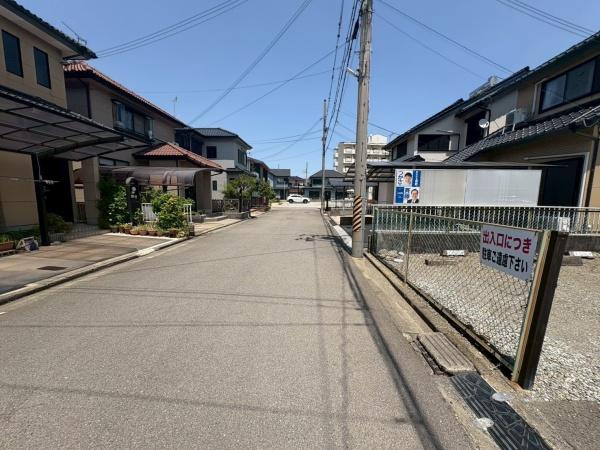 和歌山市三葛　中古戸建の前面道路含む現地写真
