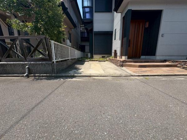 和歌山市三葛　中古戸建の駐車場