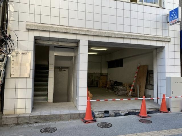 NKT上野ビルのエントランス