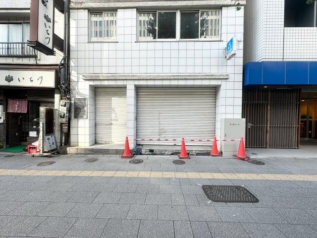 NKT上野ビルのエントランス