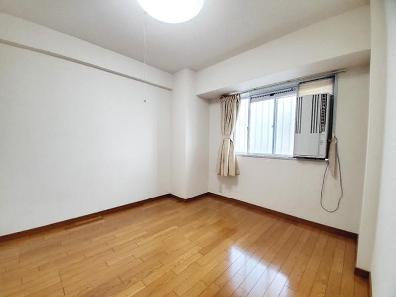 アーネスト針木の洋室