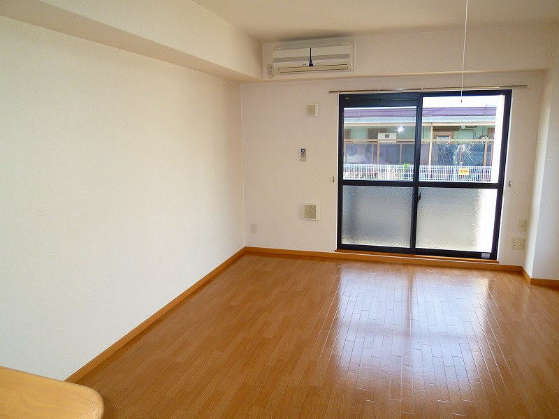 ベルベアー　　刈谷市の賃貸ならクラスホーム刈谷店の居間・リビング|同物件の別部屋になります。（反転タイプ）