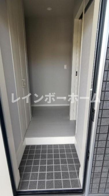 特典：仲介手数料が無料です!!の玄関|ゆったりとした玄関です