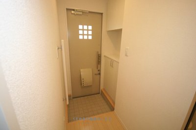 【玄関】 | シャーメゾン淡窓A棟 | 収納もある玄関です
シャーメゾン淡窓A棟　202号室　2018年8月11日