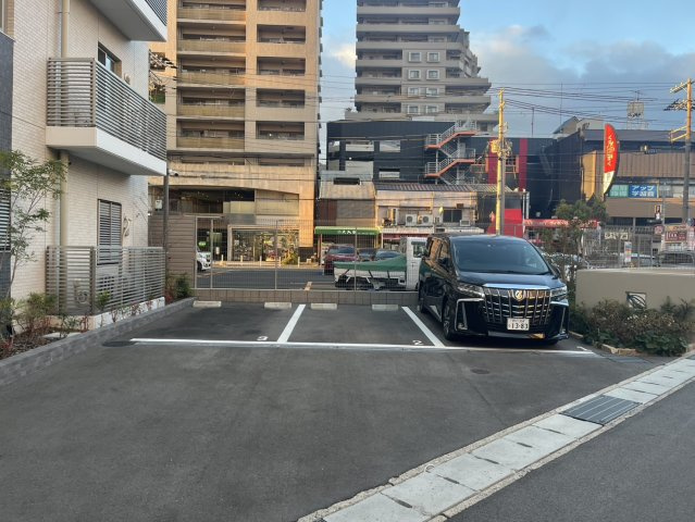 ワコーレ深江北町Sailsの駐車場