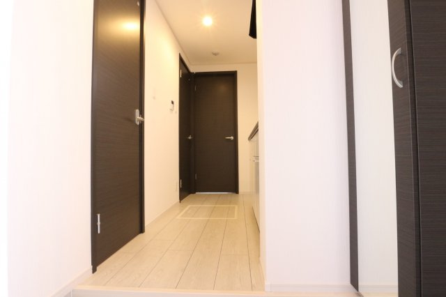 ブラウニー山手の玄関