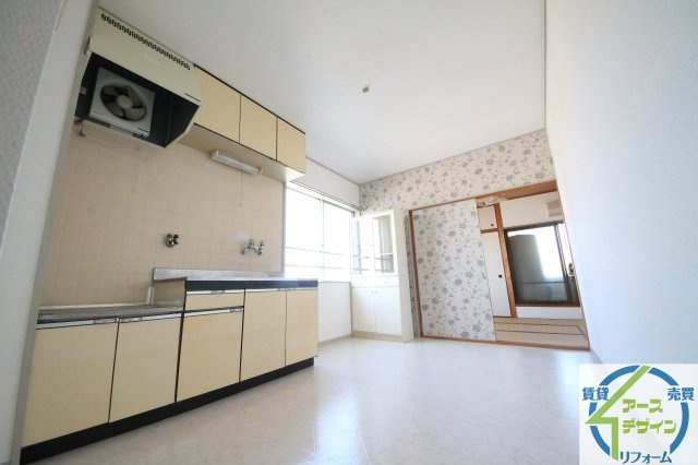 ガーデンパレスの居間・リビング