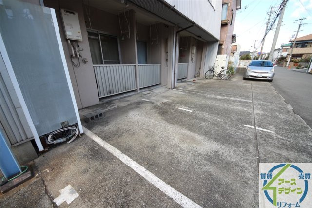 ガーデンパレスの駐車場