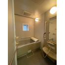 【浴室】 | ル・シック千葉フロンテージ | 湿気対策に換気もバッチリな窓あり浴室