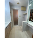 【洗面所】 | ル・シック千葉フロンテージ | 女性にも喜ばれるメイクコーナーもあります！