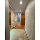 【玄関】 | ル・シック千葉フロンテージ | 広く高級感ある大理石の玄関！段差が低いので出入り楽々♪