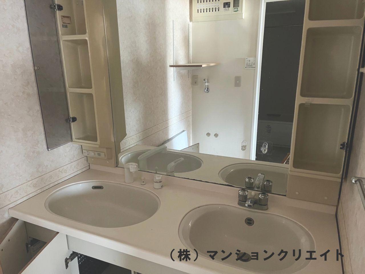 アパガーデンコート城東の独立洗面台|洗面２ボウル付きの独立洗面台です