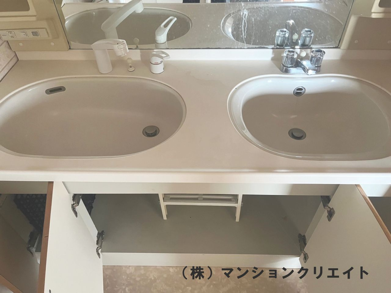 アパガーデンコート城東の独立洗面台|左側は洗髪洗面化粧台となっています