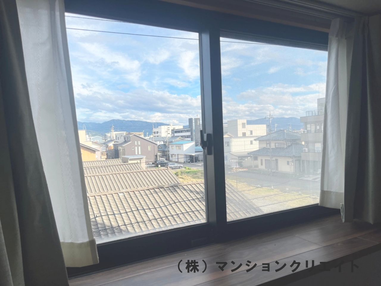 アパガーデンコート城東の洋室|東側洋室5.9帖の出窓