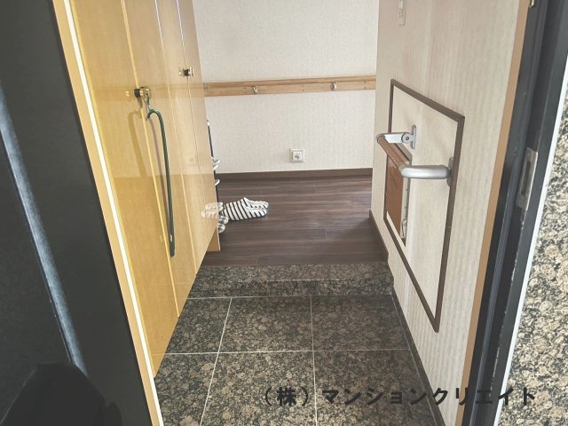 アパガーデンコート城東の玄関|玄関（内側）大容量シューズボックス付き