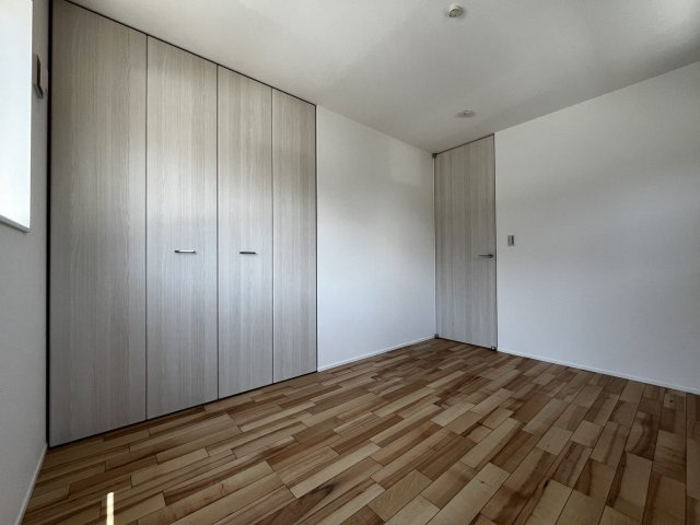 伊勢原市池端デザイナーズハウスの洋室