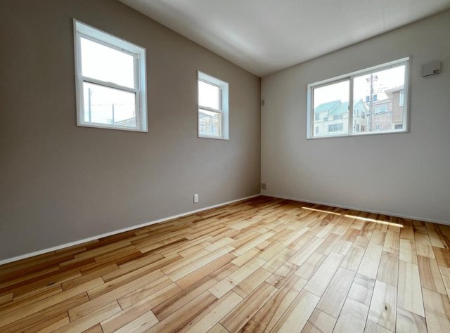 伊勢原市池端デザイナーズハウスの洋室