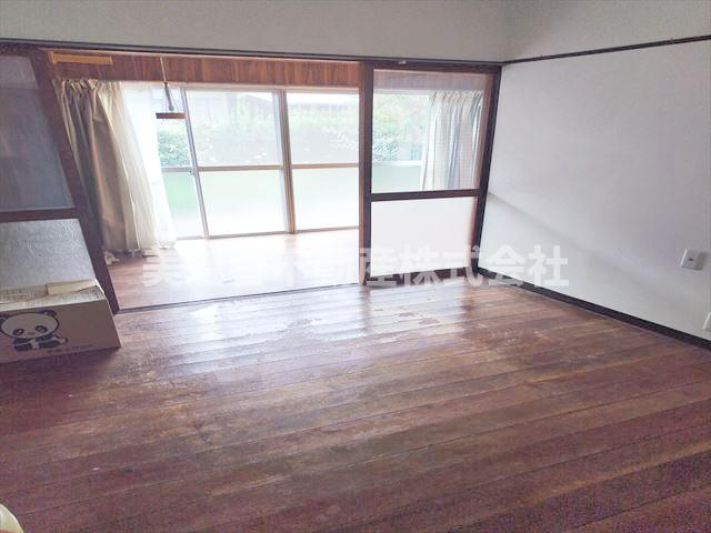 ６４２１６　岐阜市御望中古戸建ての洋室