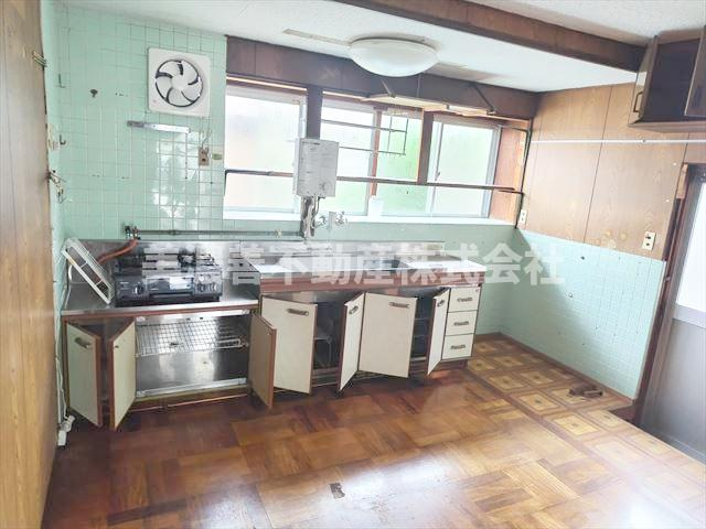 ６４２１６　岐阜市御望中古戸建てのキッチン