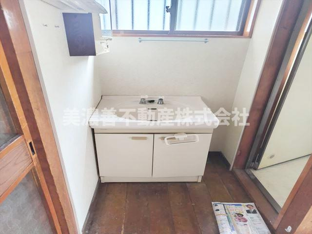６４２１６　岐阜市御望中古戸建ての独立洗面台