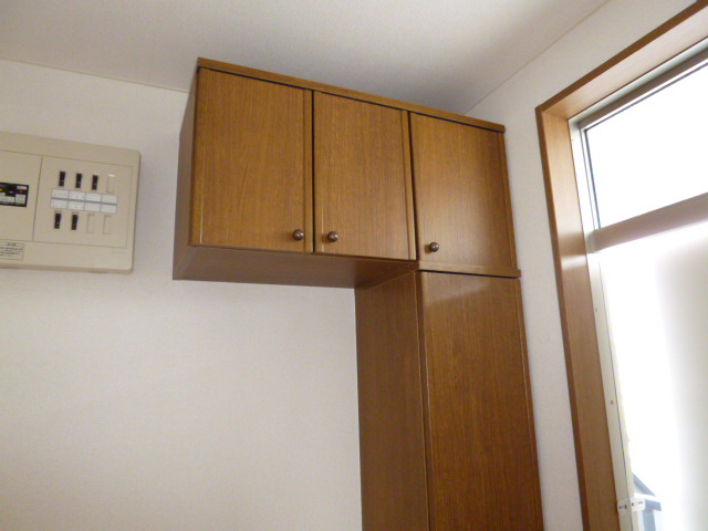 ファミール・ビラＡの玄関|シューズボックス（上）