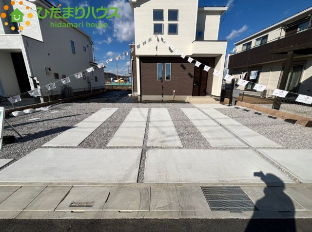 深谷市武蔵野　新築一戸建て　グラファーレ　02の駐車場