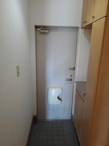 メゾン・アンジュ参番館の玄関