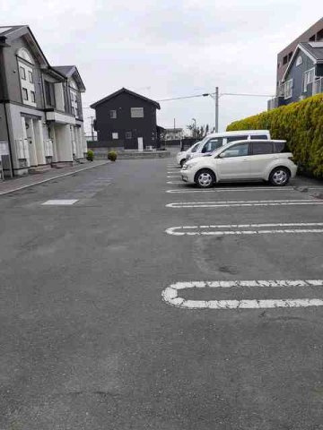 カーサ・ソレイユ五番館の駐車場