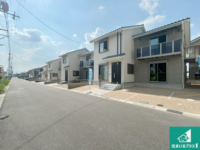 ★5(土)6(日)現地見学可能！★木津川市州見台　第2期　の前面道路含む現地写真|周辺は閑静な住宅街！前面道路広々で車の出し入れも便利です。駐車が苦手な方でも安心して車庫入れできます！