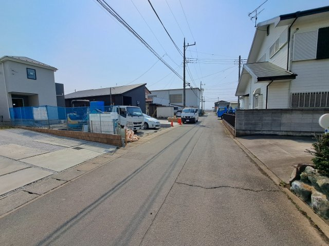 新築　佐波郡玉村町斎田24-1期　LIGNAGE　１号棟の前面道路含む現地写真|現地写真　西側接道幅員約5ｍ	