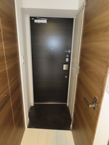 グランカリテ塚本の玄関