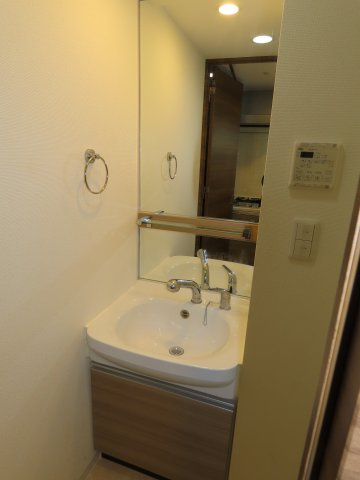 グランカリテ塚本の独立洗面台