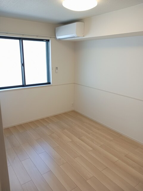 ジュネス寺本の洋室