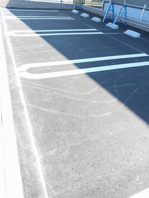 ジュネス寺本の駐車場