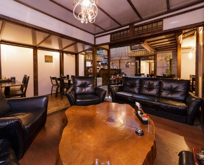 高瀬川通りの1棟のロビー