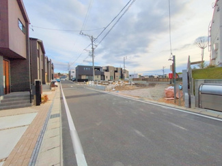 【前面道路含む現地写真】