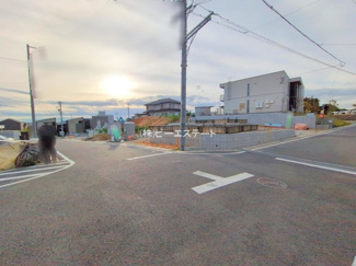 【前面道路含む現地写真】