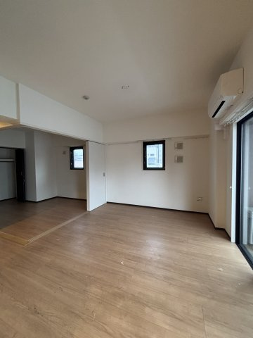 大阪市中央区高津３丁目の賃貸マンションの居間・リビング