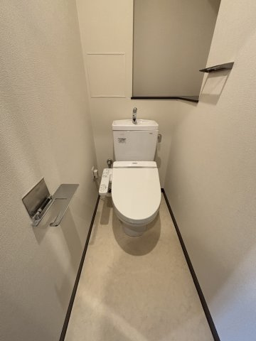 大阪市中央区高津３丁目の賃貸マンションのトイレ