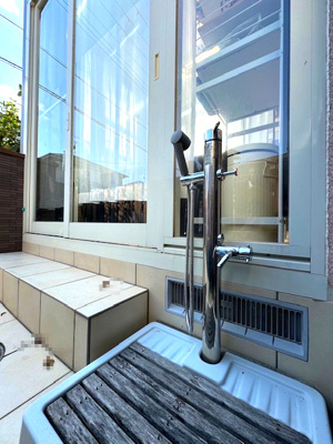 【設備】 | 河南町さくら坂3丁目　中古戸建 | ペット足洗い場やガーデニング等に便利な外部水栓付き！魅力的な趣味の空間、ペットとの暮らしを叶える一戸建てはいかがでしょうか。