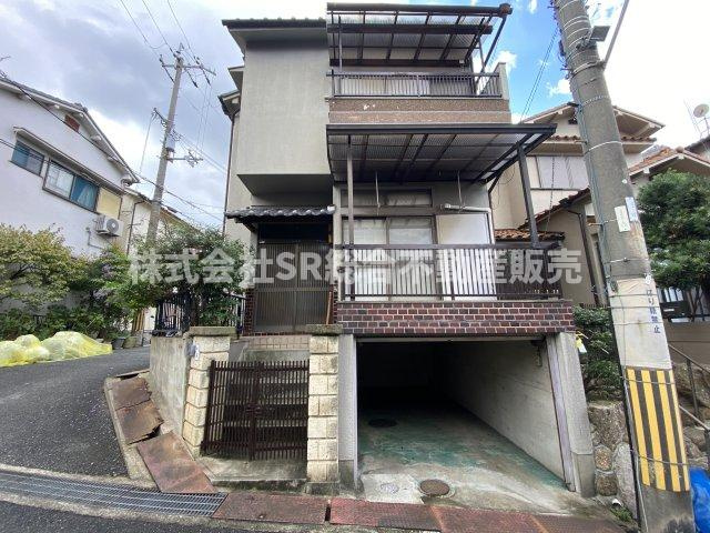 東山町中古戸建の外観|北東角地で陽当たり良好です♪室内丁寧にお使いです！