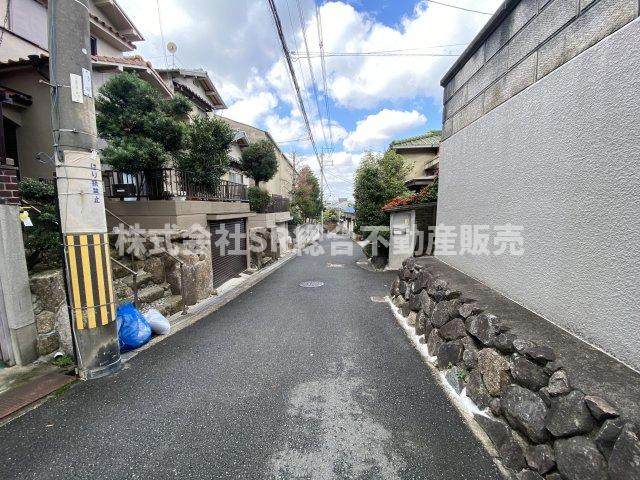 東山町中古戸建の前面道路含む現地写真|前面道路含む現地写真です