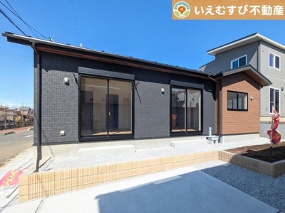 【外観】 | BLOOMING GARDEN　行田市桜町2丁目 | 【完成済み】シンプルモダンテイストの飽きのこない外観！
実際に現地を見たりゆっくりご内覧頂ければ新居での夢が膨らみますよね♪