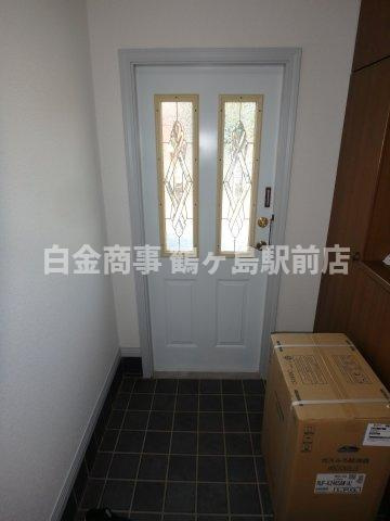 坂戸市島田中古戸建の玄関