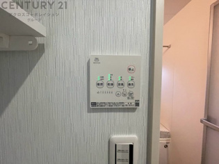 暖房機能があるため、冬場でも温かい浴室で入浴でき、乾燥機能があるため、水気を素早く取り除けます。また、換気機能があるため、湿気を素早く排出してカビや雑菌の発生を防ぐことができます。