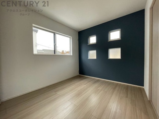 寝室…リラックスできるプライベート空間で、快適な睡眠をサポート。個人の好みに合わせたインテリアや寝具で心地良さを追求。プライベートな時間を過ごし、リフレッシュする場所におすすめです。