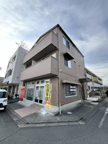 西山の外観