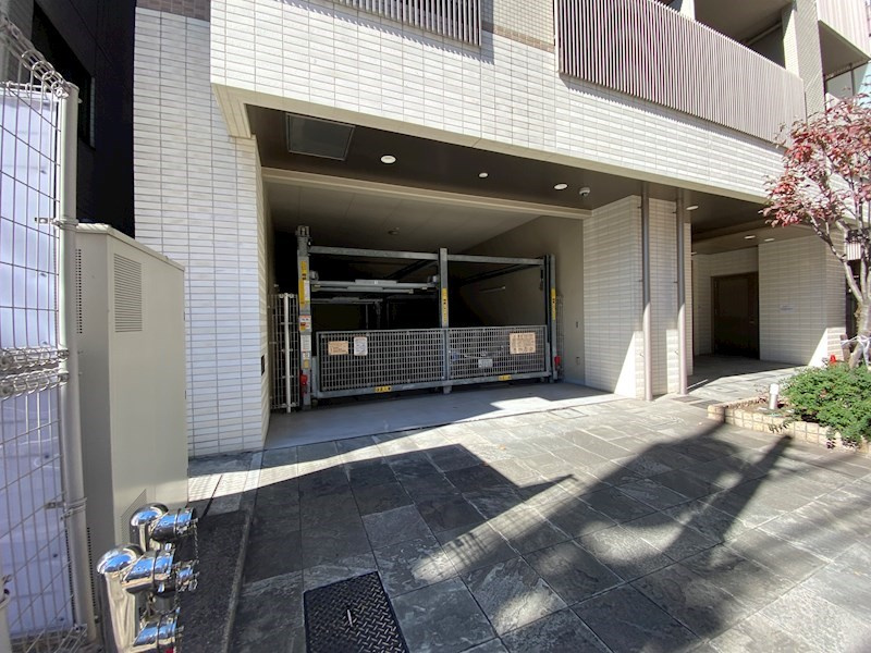 フレアージュ恵比寿の駐車場